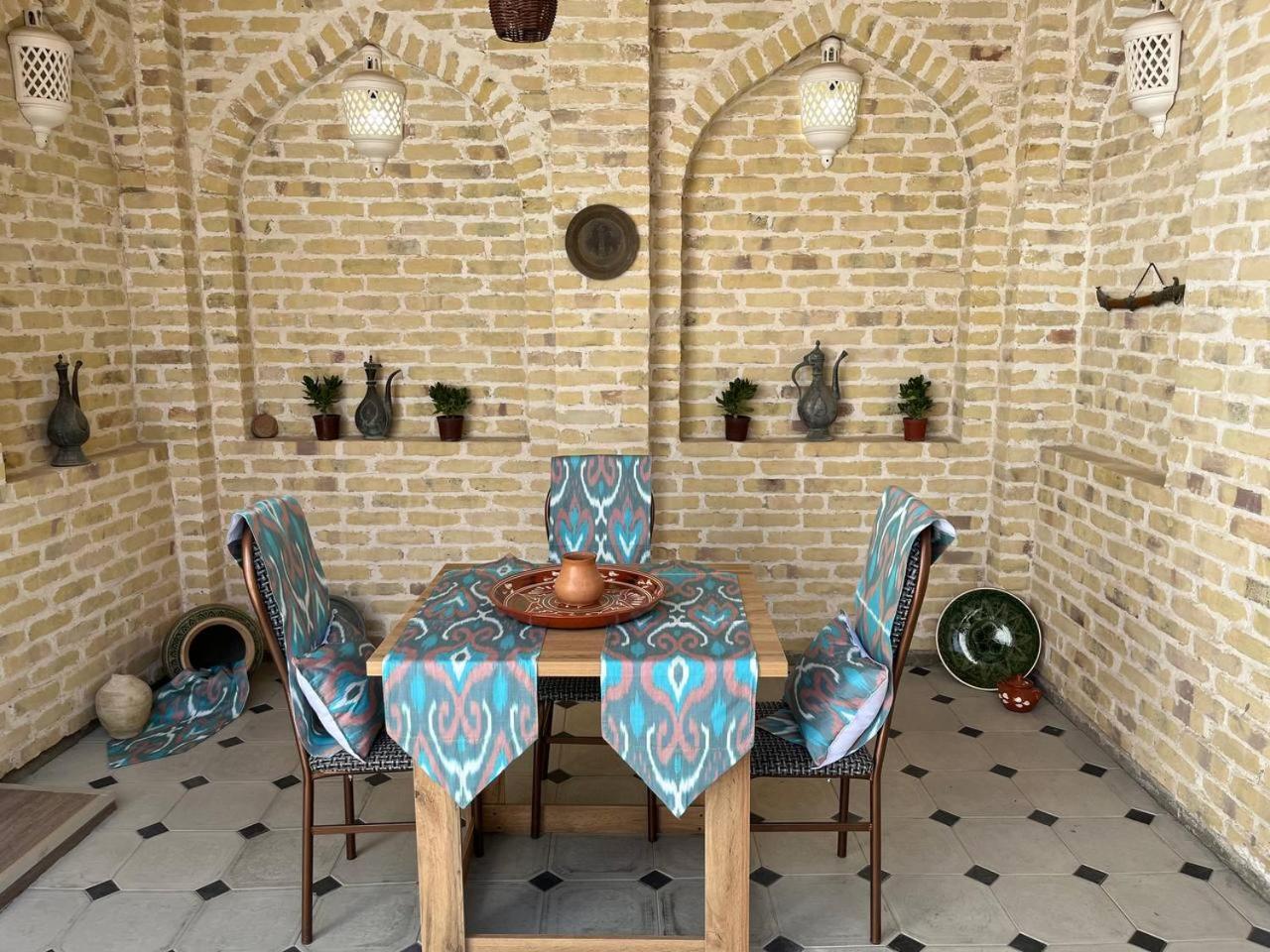 Old Safari Golden Location Guest House Buchara Exteriör bild